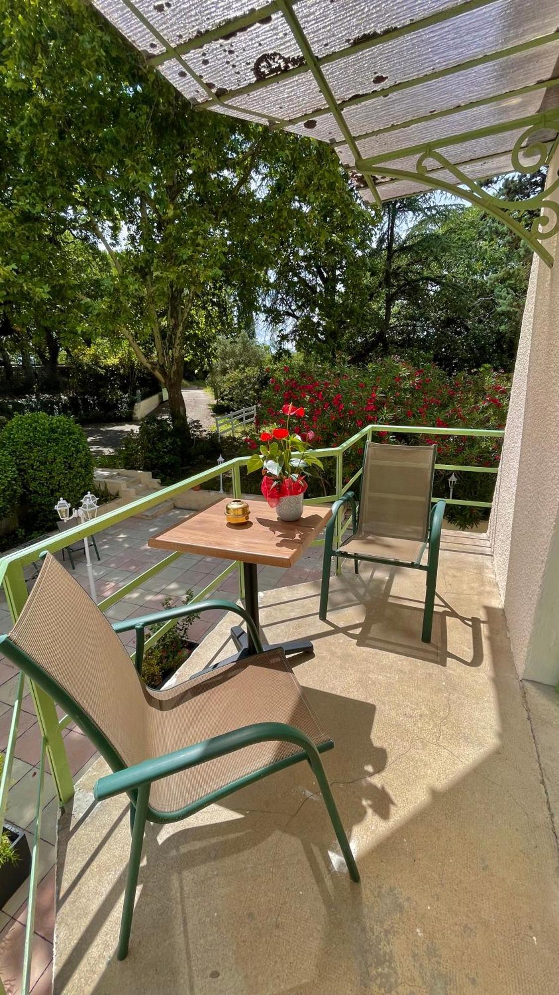 Pavillon De L'Etang Apartment Chateauneuf-du-Rhone Ngoại thất bức ảnh