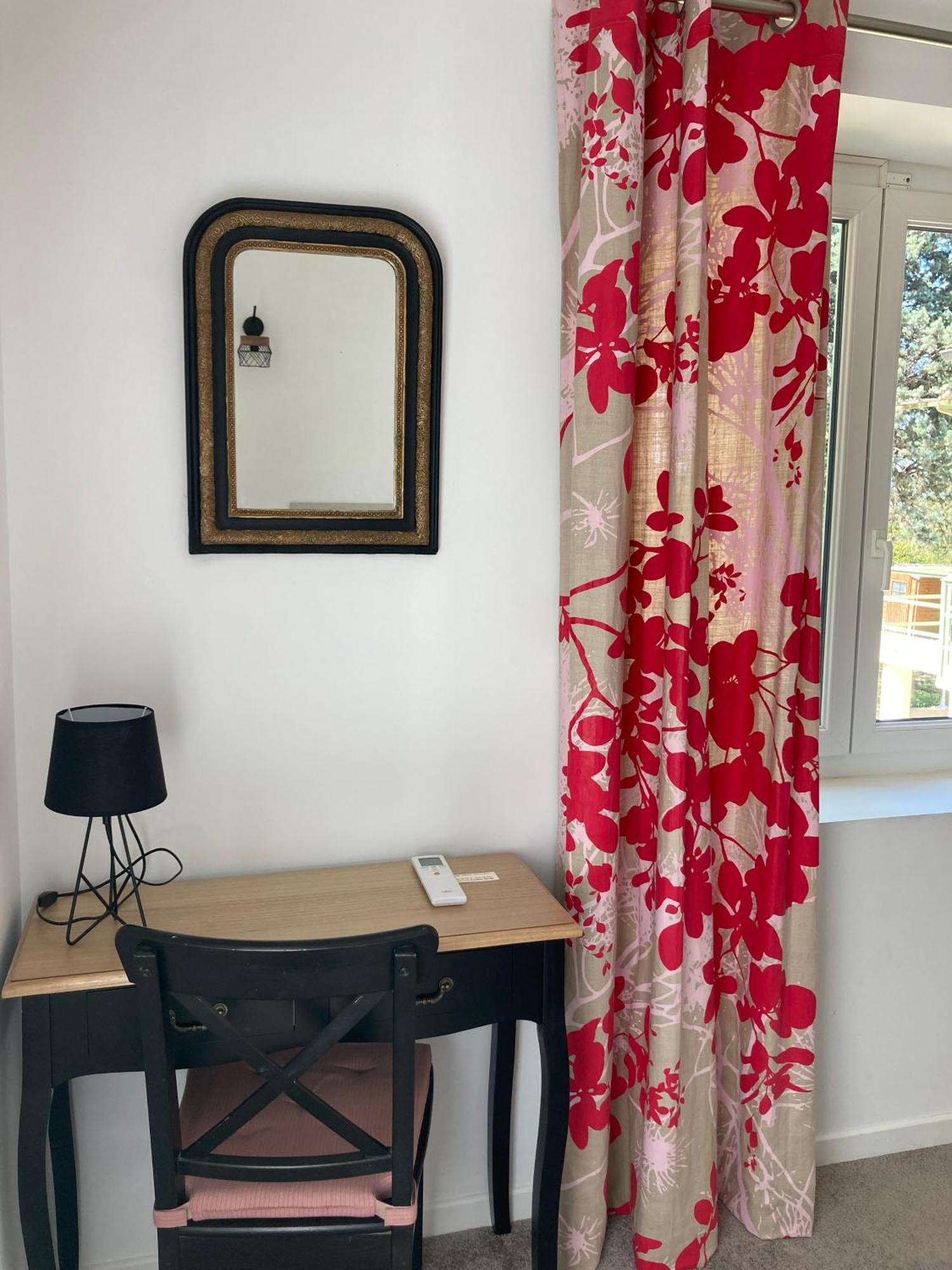 Pavillon De L'Etang Apartment Chateauneuf-du-Rhone Ngoại thất bức ảnh