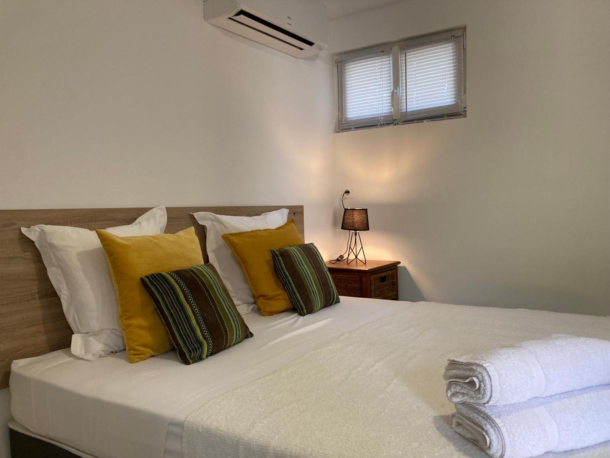 Pavillon De L'Etang Apartment Chateauneuf-du-Rhone Ngoại thất bức ảnh